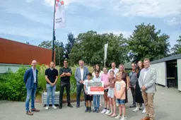 20260706_Vlag aannemer bij t Paviljoen