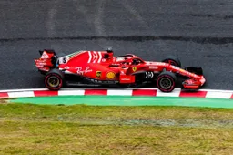 Vettel houdt rekening met moeilijk weekend: ‘Regen heeft niet in ons voordeel gewerkt’