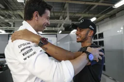 Wolff vindt relatie met ‘gelukkige’ Hamilton sterk verbeterd sinds vertrek Rosberg