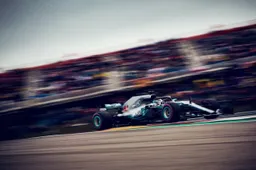 Kwalificatie | Hamilton pakt pole, Verstappen breekt ophanging