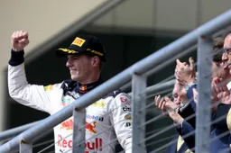 Verstappen geint met Hamilton: 'Hadden paar keer moeten wheelbangen'