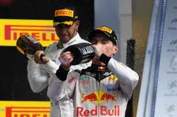 Hamilton vindt spin Verstappen 'race-incident': 'Had het wellicht anders gedaan'