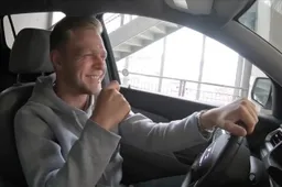 Magnussen lachend: 'Je hoeft alleen naar Max te kijken, dan weet je waar de baanlimieten liggen'