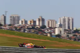 Ricciardo lacht: 'Als het niet om pole gaat, is het minder erg dat Max sneller is'