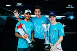 Todt belde feestvierende Wolff: 'Welkom bij de club van vijf'