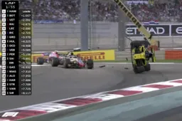 Hulkenberg rolt twee keer over de kop in Abu Dhabi en valt uit
