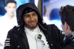 Ondertussen in de F1 | Mercedes feliciteert Hamilton met zijn 34e verjaardag