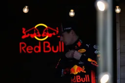 Boordradio Verstappen: 'F*ck him! He also f*cked my lap, so he can wait as well'