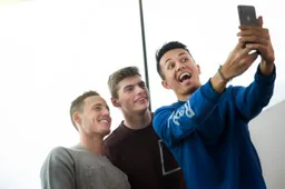 Albon over referentiekader: 'Lastig om te oordelen over Verstappen en Gasly'