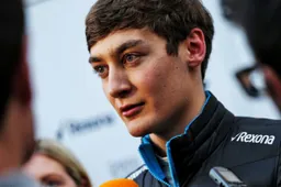 Russell over 'F2-superster' De Vries: 'Familie-etentjes waren leuk na akkefietje'