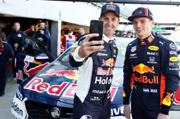 Foto's | Verstappen rijdt in een Supercar mee over Grand Prix-circuit Melbourne