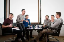 Video | Verstappen lacht: 'Weet niet eens hoeveel podiums ik scoorde vorig jaar'