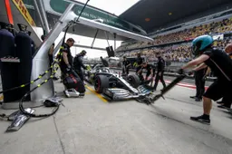 Boordradio's kwalificatie Baku: Mercedes-engineer verklapt per ongeluk strategie