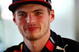 Verstappen kneusde stuitje na Jetski-ongelukje: 'Nogal pijnlijk in de auto'