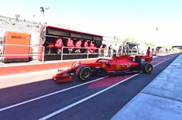 Vettel pakt poleposition in spectaculaire kwalificatie, Verstappen de pineut