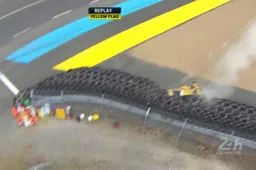 Video | Nyck de Vries crasht hard tijdens 24 Uur van Le Mans