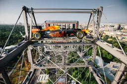 Ondertussen in de F1 | Nieuwe marketingstunt Red Bull: F1-bolide in reuzenrad