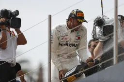 Hamilton over dominantie: 'Zou mooier zijn als Verstappen en Ricciardo meevechten'