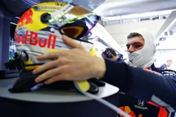 Formule 1-helm Verstappen verkocht voor megabedrag