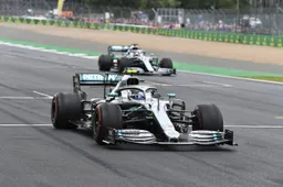 Bottas: 'Volgende keer denk ik twee keer na voordat ik Hamilton ruimte geef'