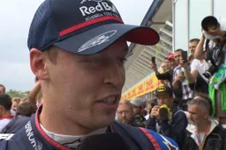Kvyat extatisch na eerste podium sinds 2016: 'Het was een horrorfilm op de baan'