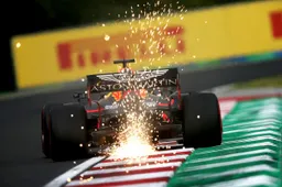 Hamilton wint Grand Prix van Hongarije na titanenstrijd met Verstappen