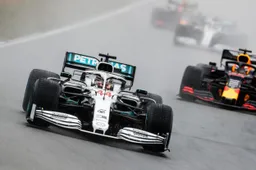 Hamilton ziet ook Verstappen en Bottas winnen: 'Vraag me af waar dat aan ligt'