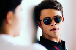 De Vries loopt eerste podiumfinish in Formule E door straf mis