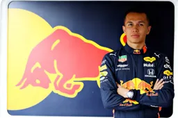 Albon maakt indruk: 'Geweldige prestatie van hem in de Red Bull'