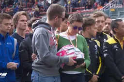 Video | Emotionele minuut stilte voorafgaand aan Formule 3-race