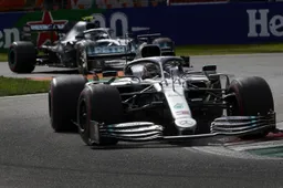 Opvallende uitspraak Hamilton: 'Het is voor ons geen geweldig jaar op motorgebied'