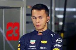 Albon over gat naar Verstappen: 'Het is OK om in Singapore zes tienden achter hem te staan'