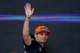 Verstappen over 'rustige' verjaardag: 'Heb het gevierd met Ricciardo en Hulkenberg'