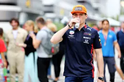 'Red Bull-coureurs zal je nooit zien drinken uit iets anders dan een Red Bull-beker'