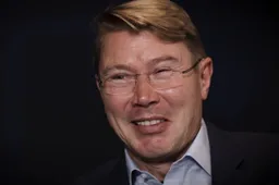 Häkkinen over Verstappen en Albon: 'Red Bull heeft twéé competitieve auto's nodig'