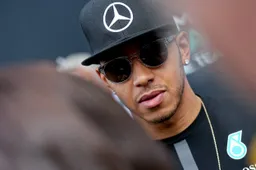 'Mercedes biedt Hamilton contract voor slechts één jaar aan'