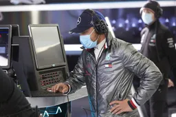 Bottas voelde druk tijdens race: 'Er kwamen steeds meer kansen voor Hamilton'