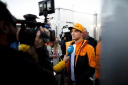 Norris: 'Als we knielen, moeten we dat met de hele grid doen'