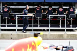 Kijkje bij Red Bull-pitmuur: 'Directe verbinding met geheime operatiekamer'