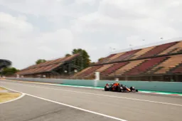 Hamilton wint Grand Prix van Spanje, 'gefrustreerde' Verstappen wordt tweede