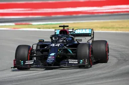 Doornbos verbijsterd door 'levende legende' Hamilton: 'Hij speelde met Verstappen'