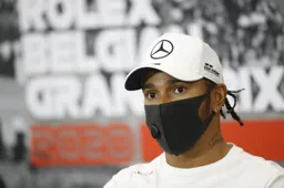 Hamilton verklaart steward-bezoek tijdens race: 'Zag geen rood licht bij pit-ingang'