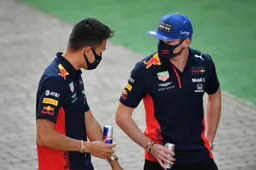 Albon looft 'unieke rijstijl' Verstappen: 'Het maakt hem heel erg snel'