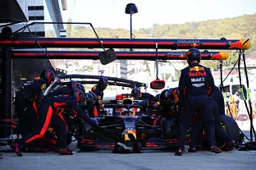 Red Bull neemt volle punten mee na bizar snelle pitstop Verstappen in Rusland
