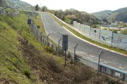 F1 Kijktip | Onboard met een Formule 1-auto op de levensgevaarlijke Nordschleife