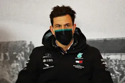 Wolff waakt voor loerende Verstappen: 'Strategisch kan hij andere kanten op'