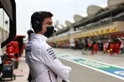 'Vervloekt' Mercedes kan volgens Wolff tot het einde meedoen in de titelstrijd