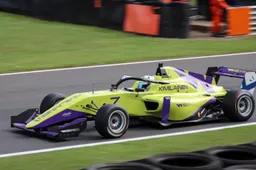 Finse Kimilainen moest naakfoto's sturen voor contract in raceserie: 'Staat ons nog veel te doen'