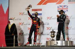 Verstappen deelt anekdote: 'Hamilton wilde mij die beker laten voelen'