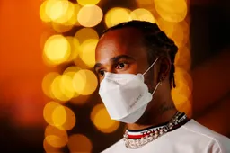 Hamilton werd gepest om huidskleur: 'Er werden bananen naar me gegooid'